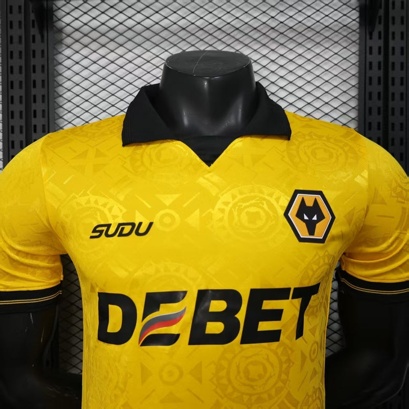 CAMISA VERSÃO JOGADOR DO WOLVES 25/26 AMARELO